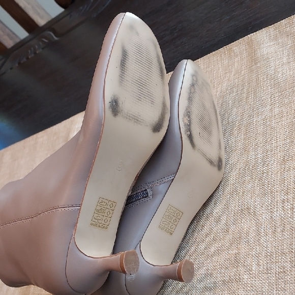 Journee Collection Taupe Ankle Booties Size 8 - Picture 7 of 8